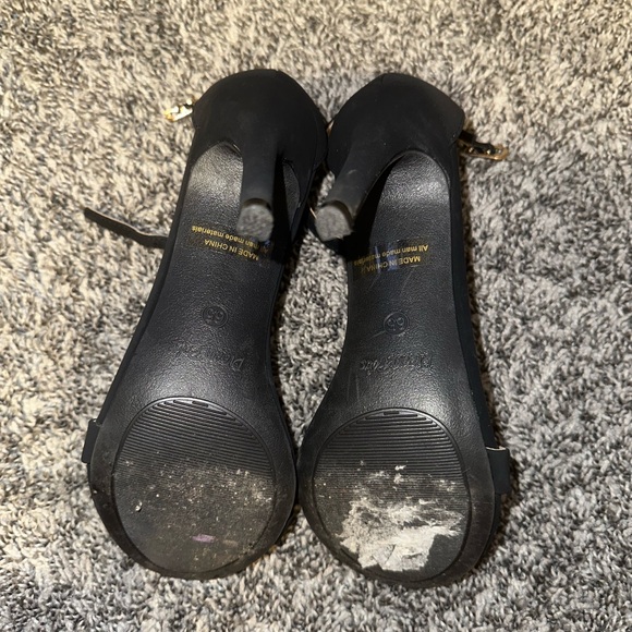 Elegant Black Stilettos - Picture 4 of 4